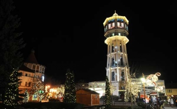 Adventi fényekbe borult Siófok, a negyvenöt éves város