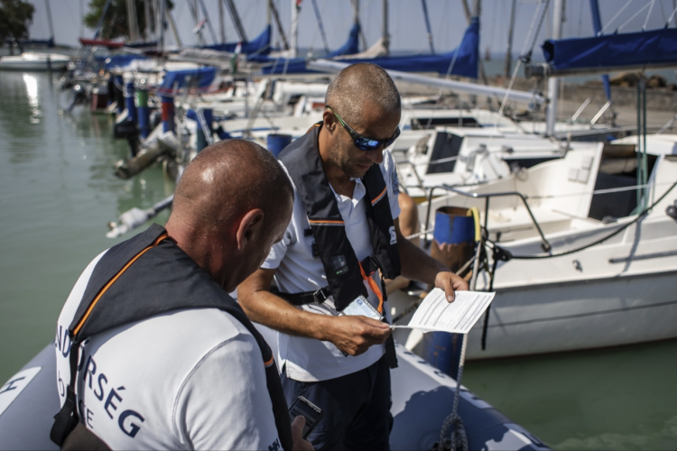 FORRÓSODOTT A HELYZET A BALATONNÁL 